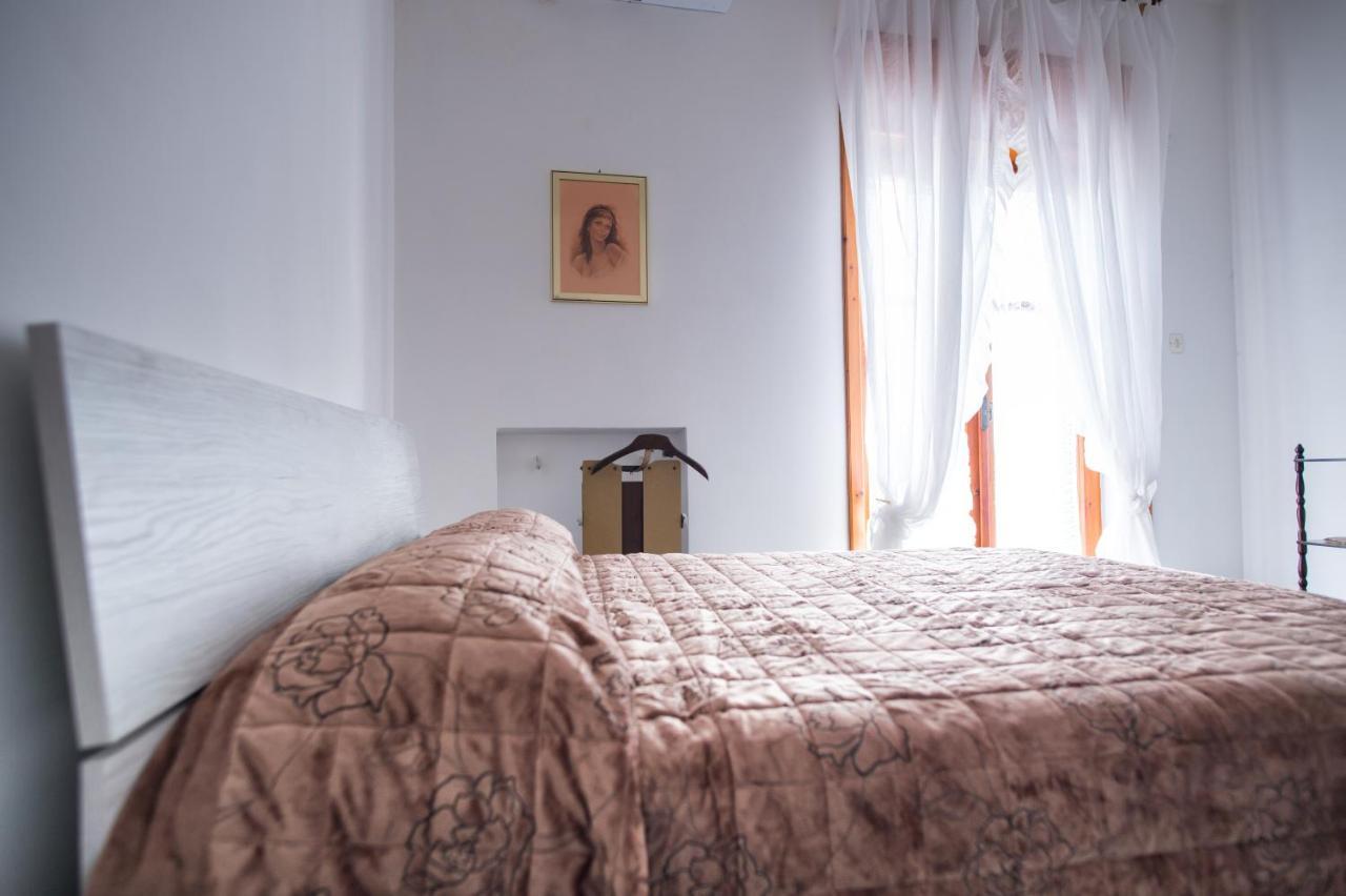 La Casa Gialla Виетри Экстерьер фото