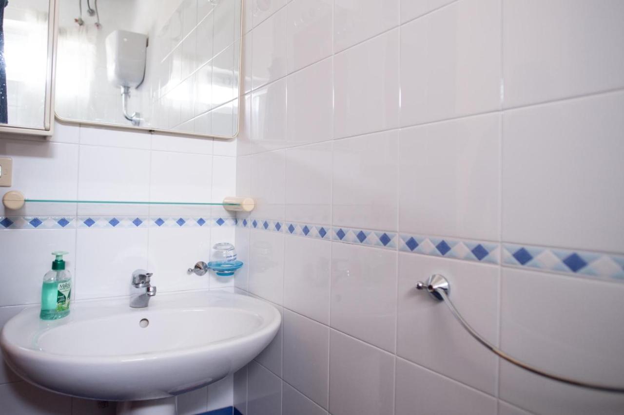 La Casa Gialla Виетри Экстерьер фото